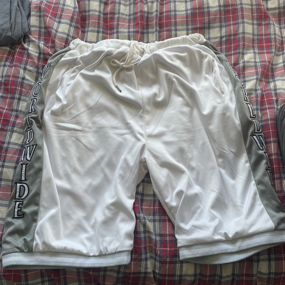 Hypeland Worldwide Shorts